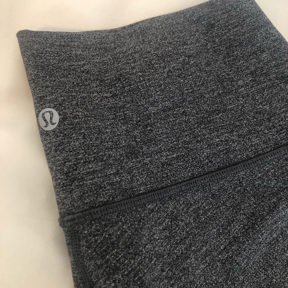 LULULEMON Wunder Under Hi rise crop luxtreme EUC 8 - Picture 2 of 5